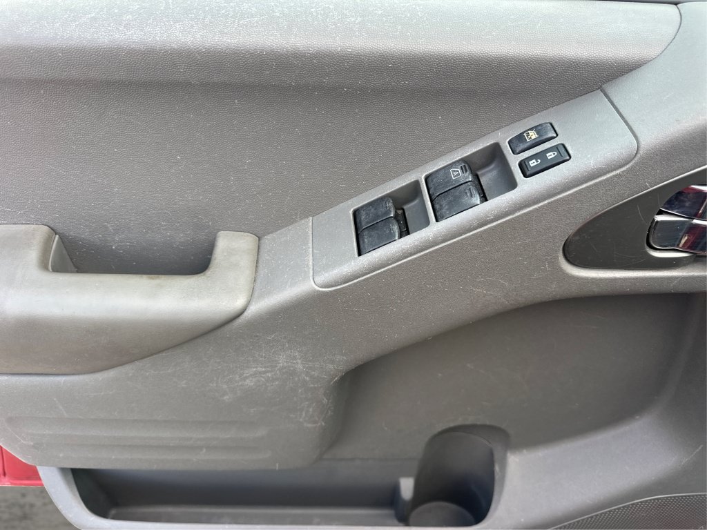 Used 2015 Nissan Frontier SV RWD image 28