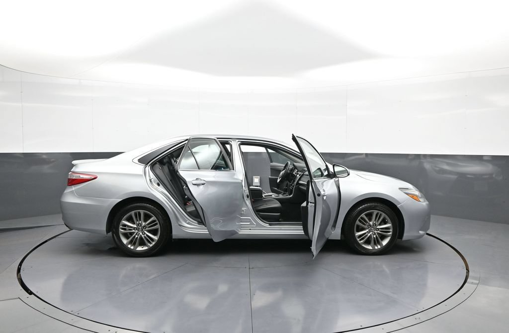 Certified 2017 Toyota Camry SE FWD image 40