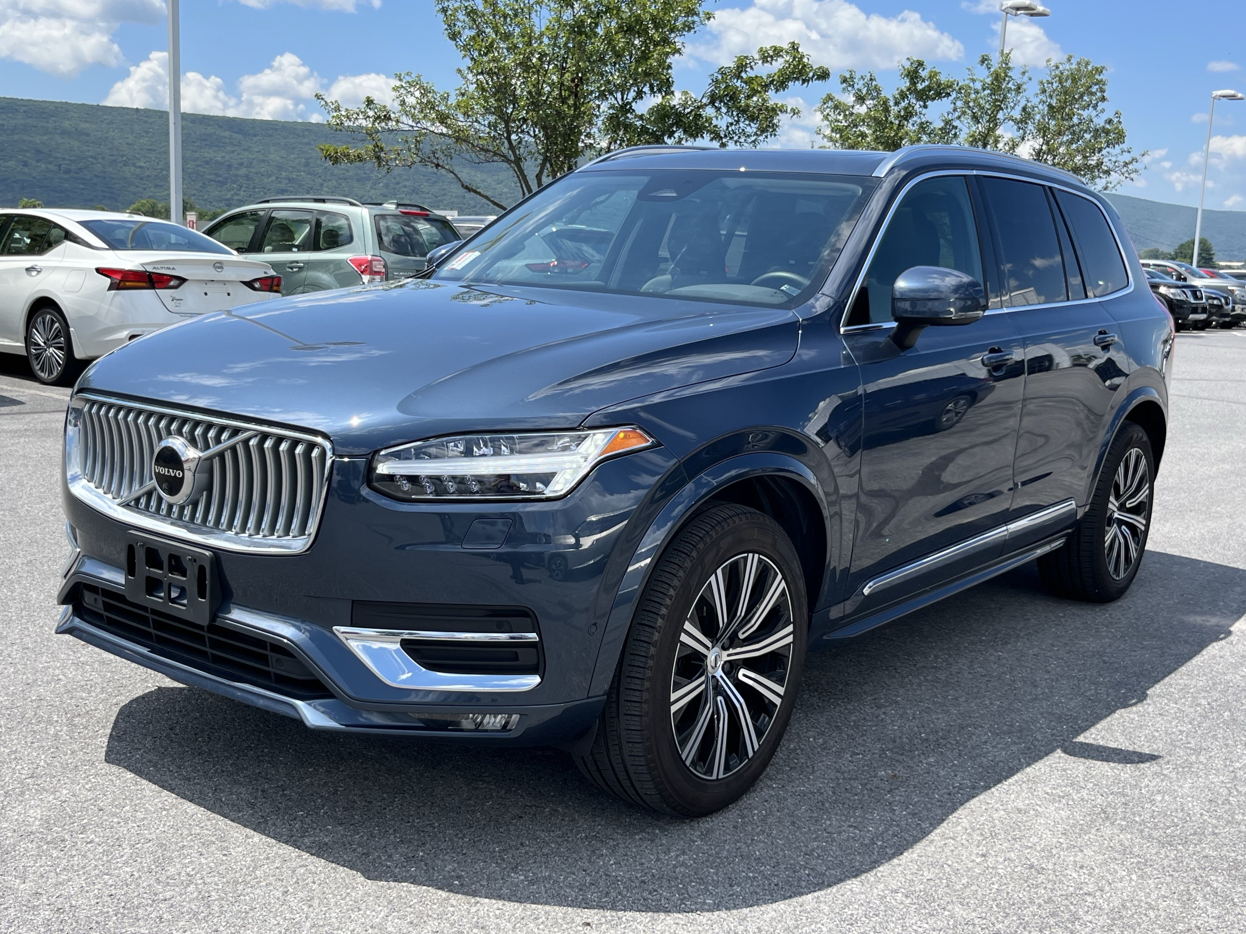 Used 2023 Volvo XC90 B6 Plus AWD/4WD image 12