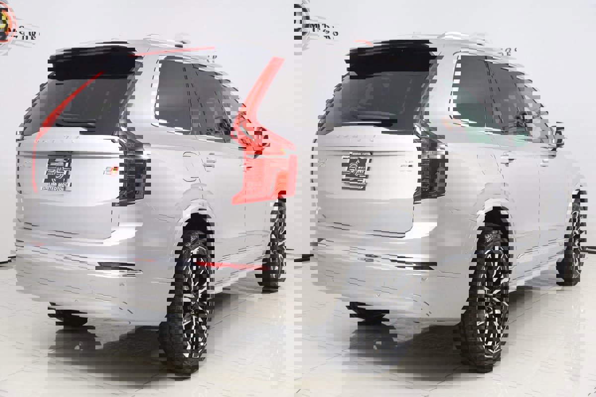 Used 2024 Volvo XC90 B5 Plus image 3