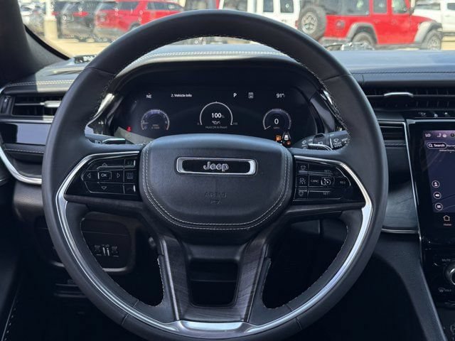 Used 2023 Jeep Grand Cherokee Overland w/ Luxury Tech Group IV RWD image 13