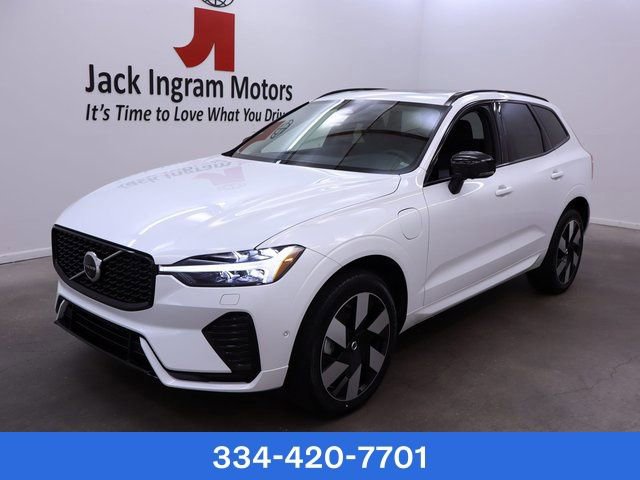 New 2024 Volvo XC60 T8 Plus w/ Climate Package image 8