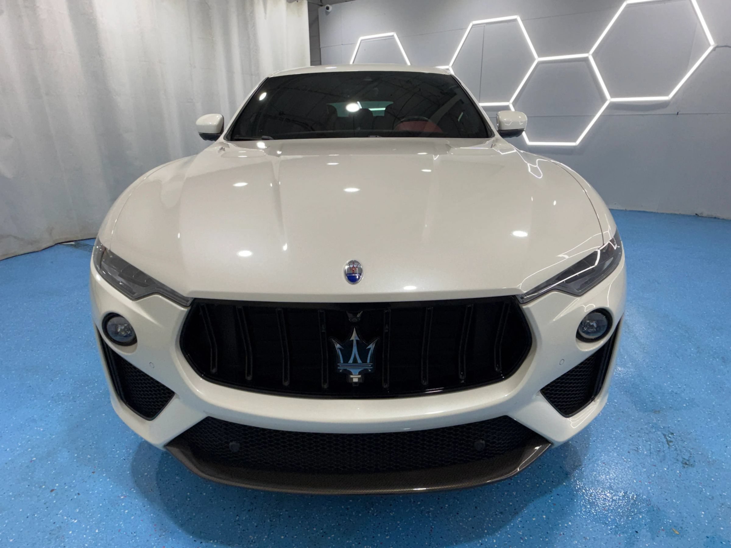 Used 2021 Maserati Levante Trofeo AWD/4WD image 5