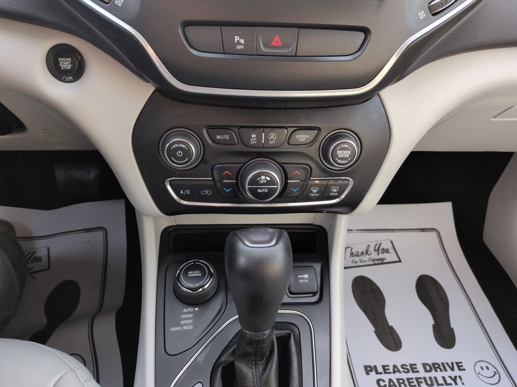 Used 2020 Jeep Cherokee Latitude Plus w/ Comfort/Convenience Group image 18