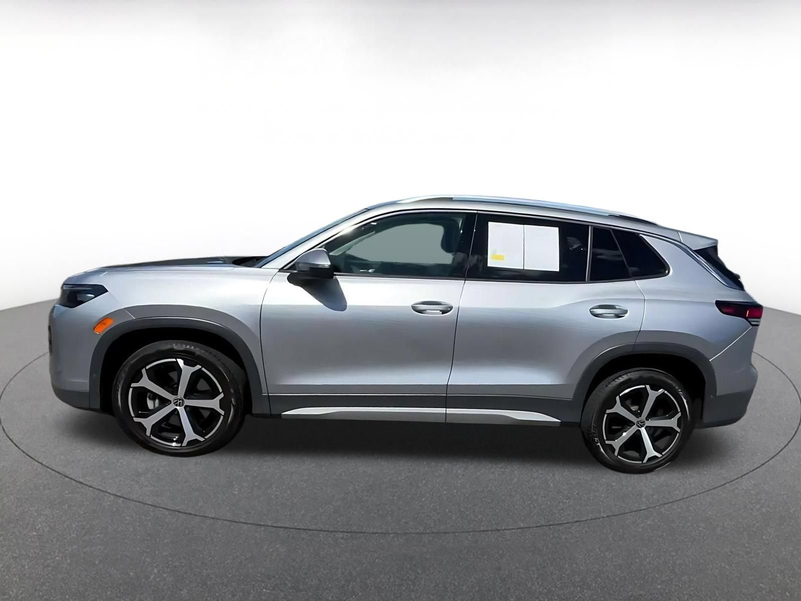 Used 2026 Volkswagen Tiguan SE AWD/4WD image 8