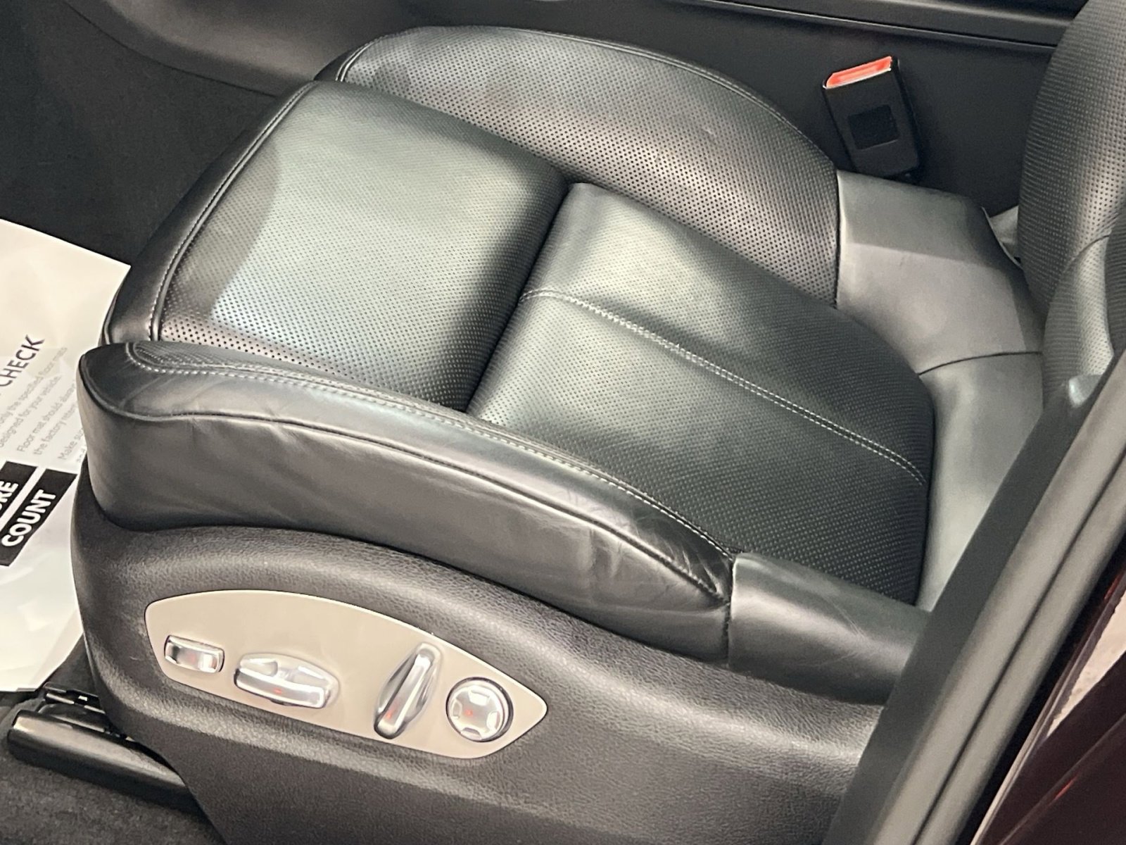 Used 2024 Porsche Macan Base image 13