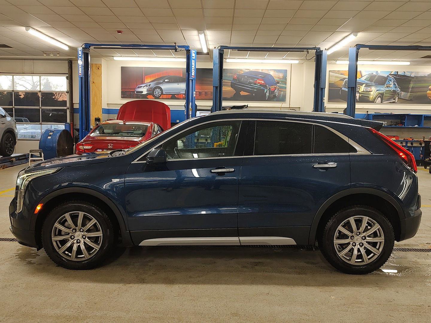 Used 2020 Cadillac XT4 Premium Luxury w/ Cold Weather Package AWD/4WD image 27