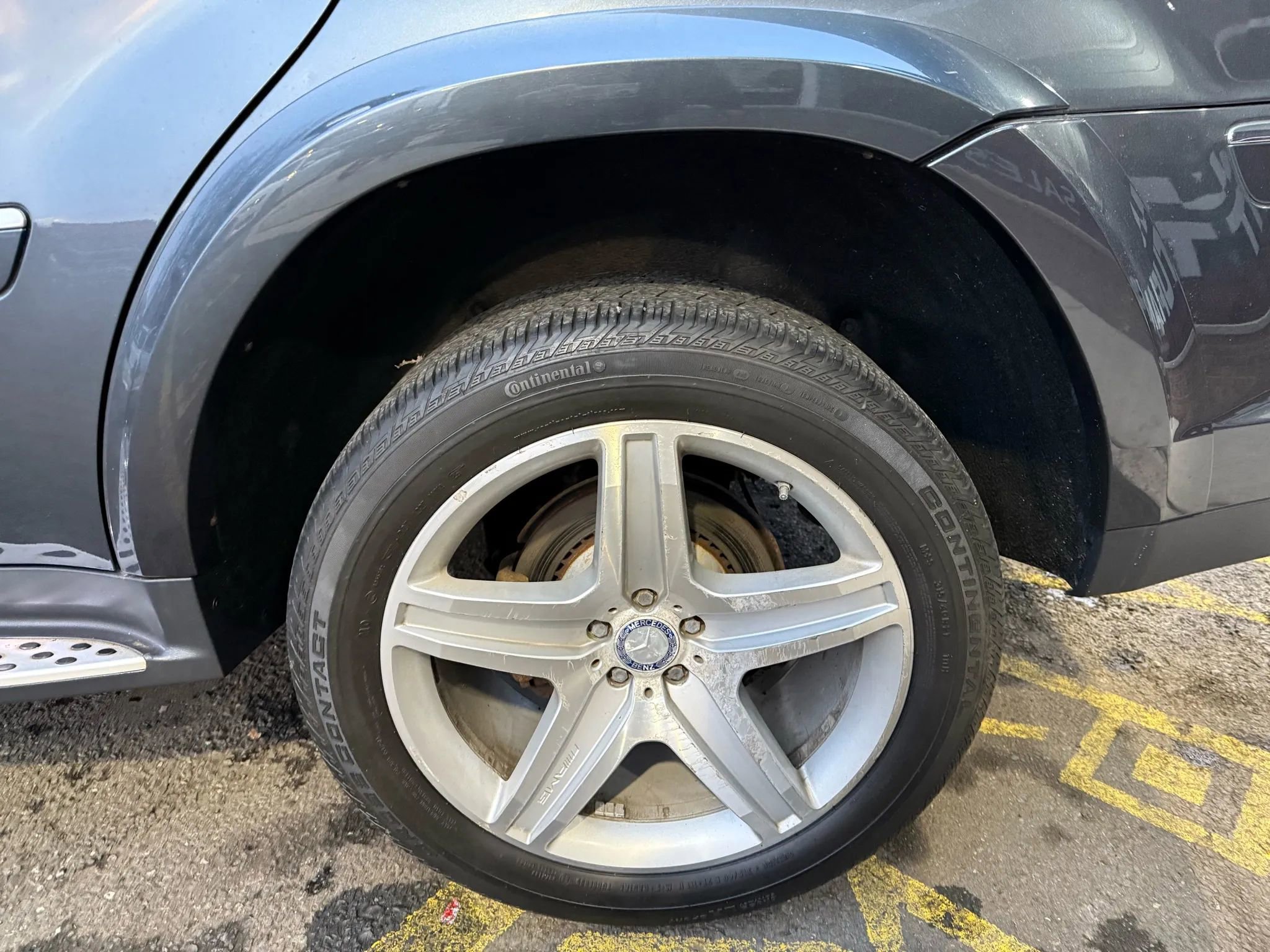 Used 2012 Mercedes-Benz GL 550 GL 550 4MATIC Sport Utility 4D image 35