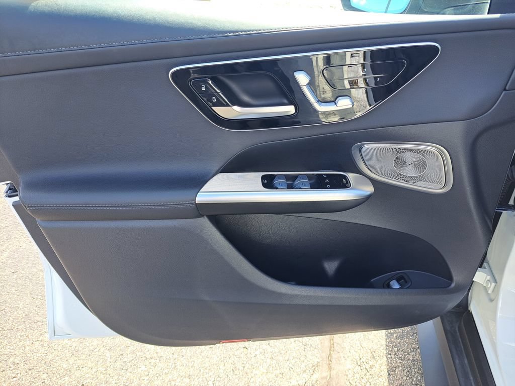 Used 2024 Mercedes-Benz GLC 300 4MATIC image 18