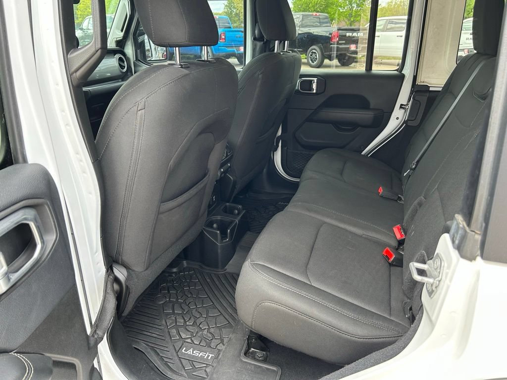 Used 2019 Jeep Wrangler Unlimited Sahara AWD/4WD image 15
