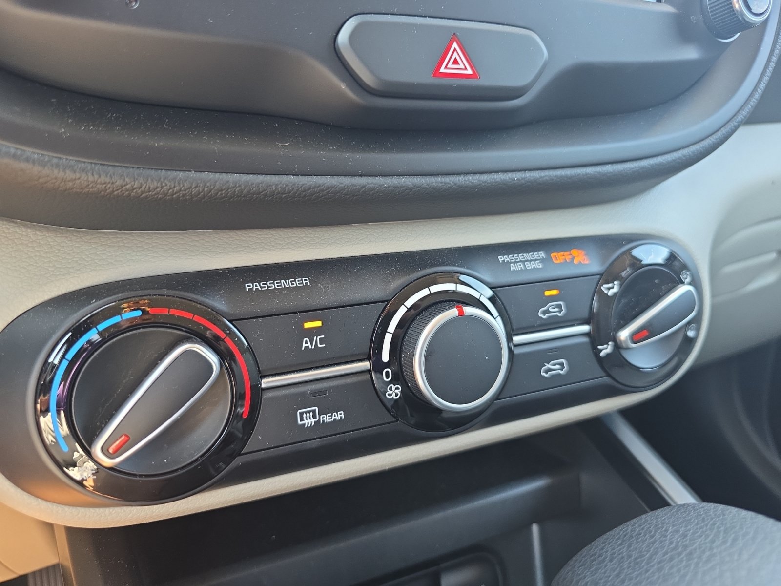 Certified 2025 Kia Soul LX w/ LX Technology Package FWD image 16