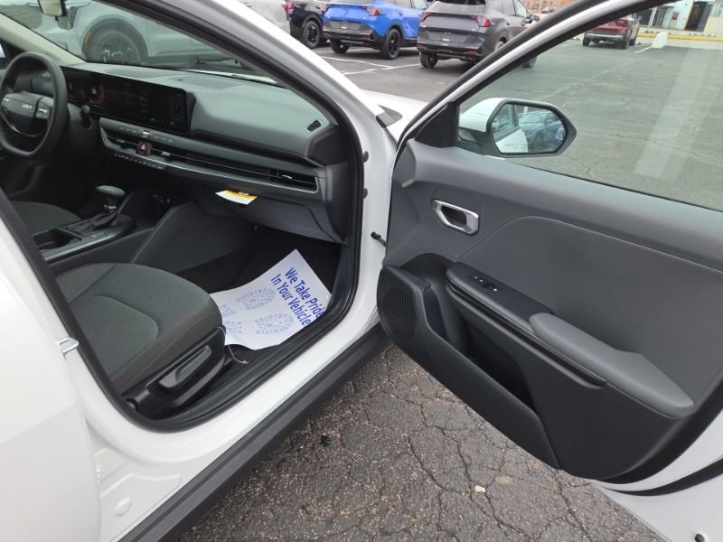 New 2026 Kia K4 LXS image 15