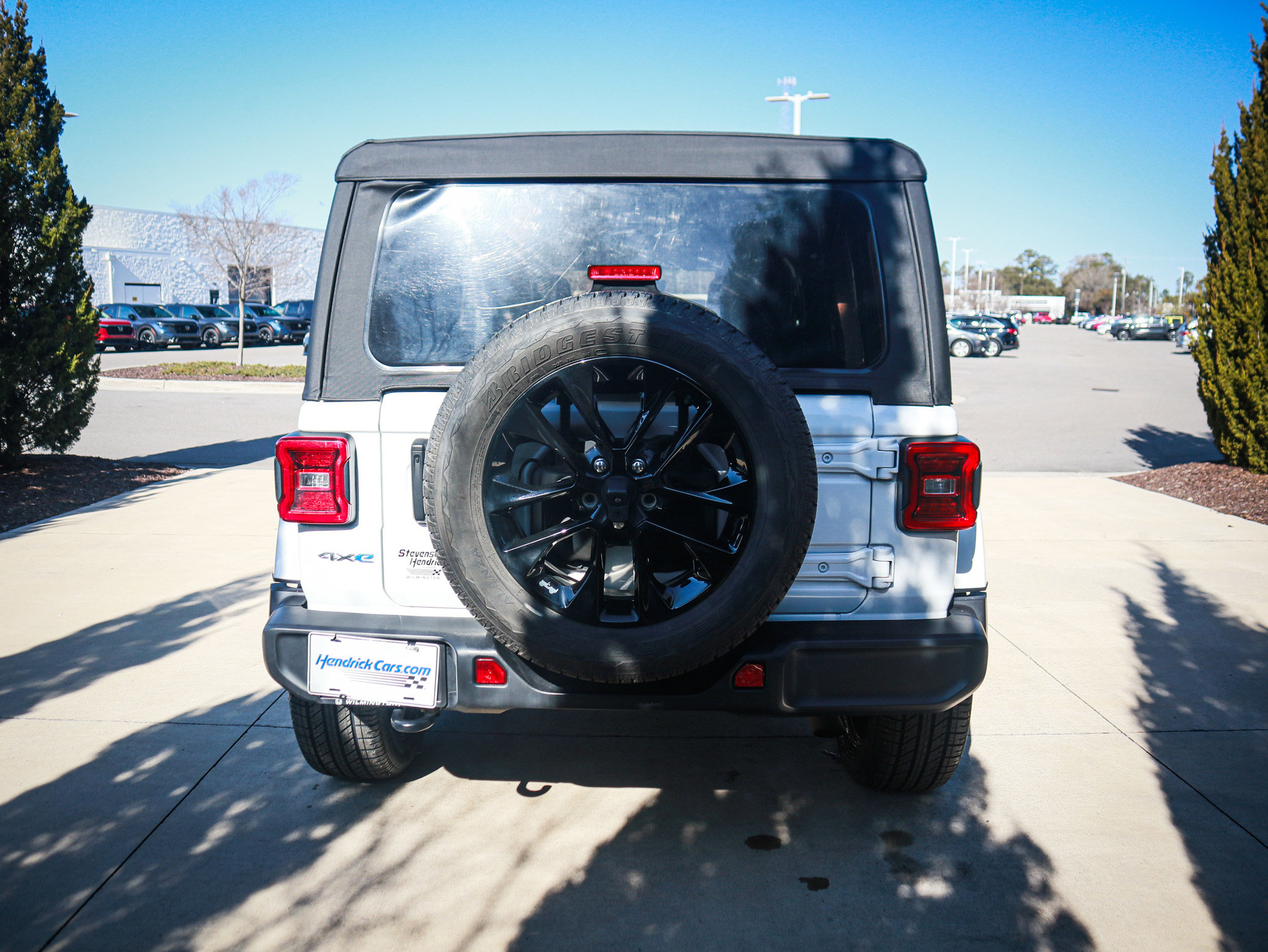 Used 2021 Jeep Wrangler Unlimited Sahara image 9