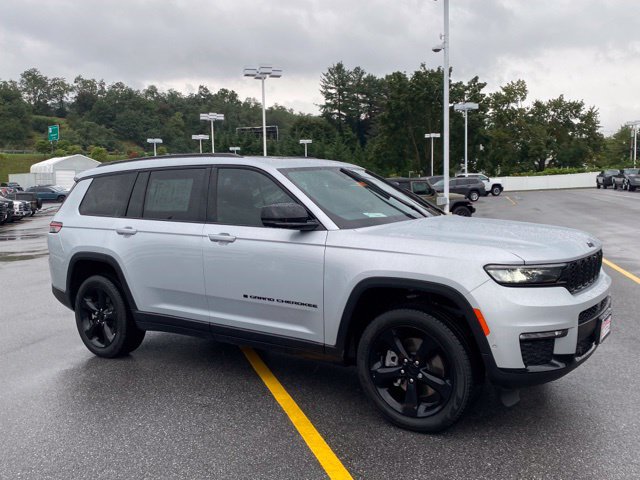 Used 2025 Jeep Grand Cherokee L Limited w/ Luxury Tech Group II AWD/4WD image 7