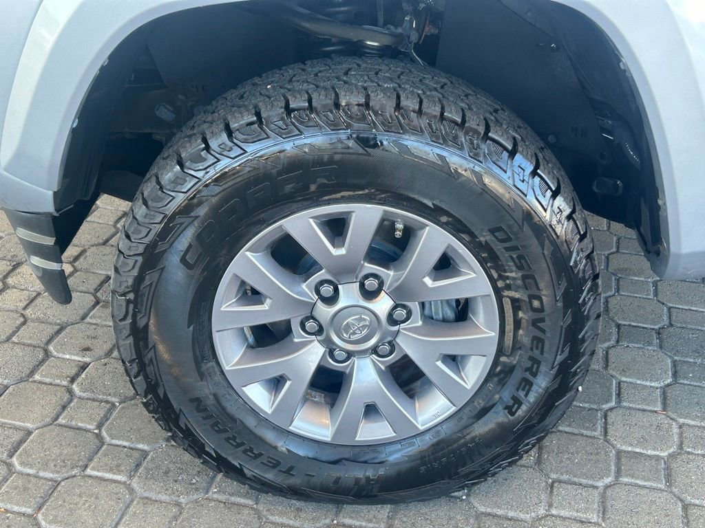 Used 2017 Toyota Tacoma SR5 w/ Tow Package image 16