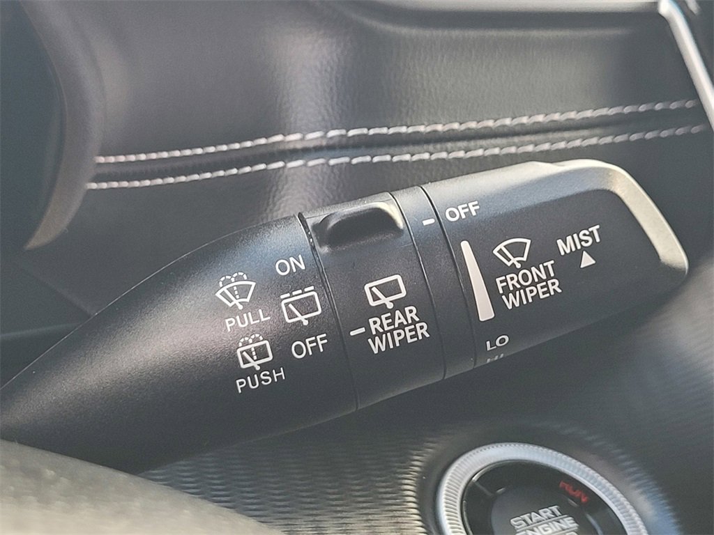 Used 2023 Jeep Grand Cherokee L Laredo image 28