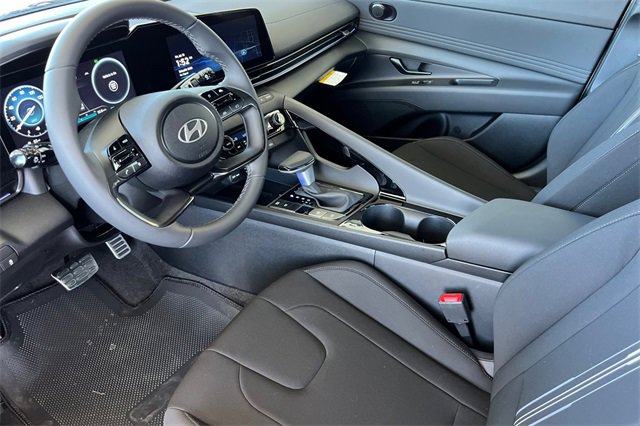 New 2025 Hyundai Elantra SEL image 10