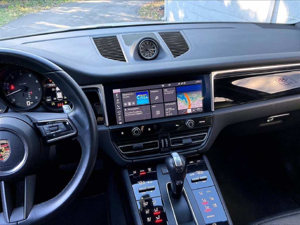 Certified 2023 Porsche Macan AWD/4WD image 9