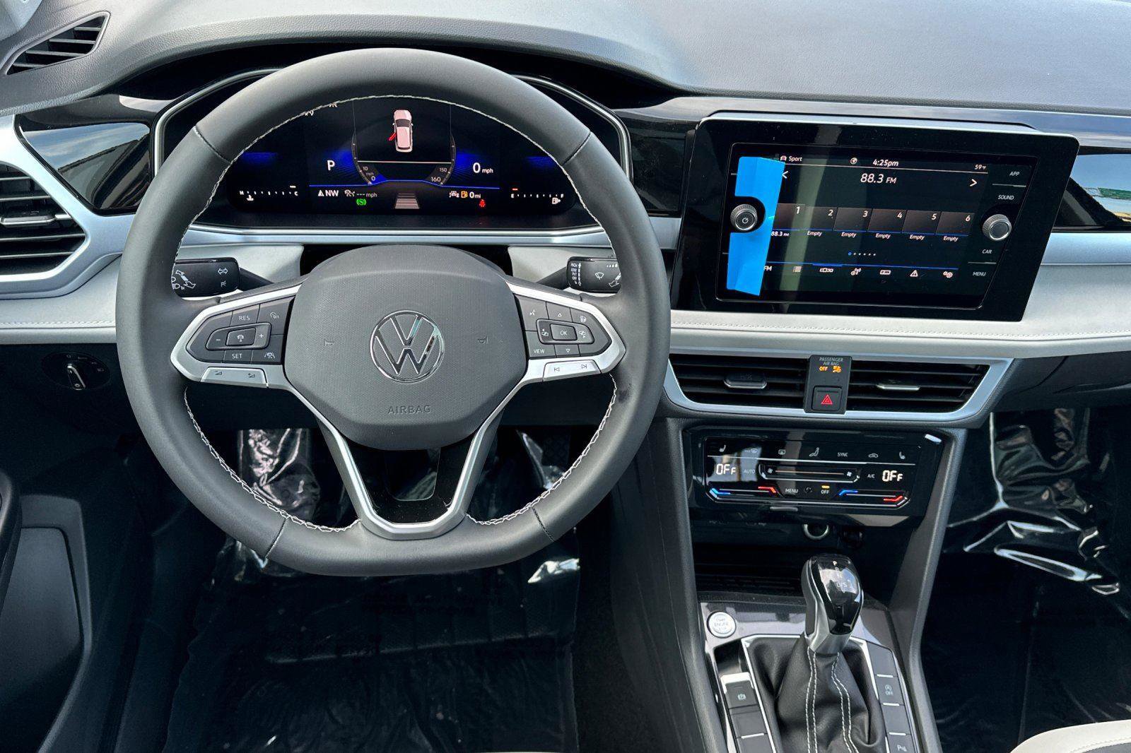 New 2026 Volkswagen Taos SE image 13