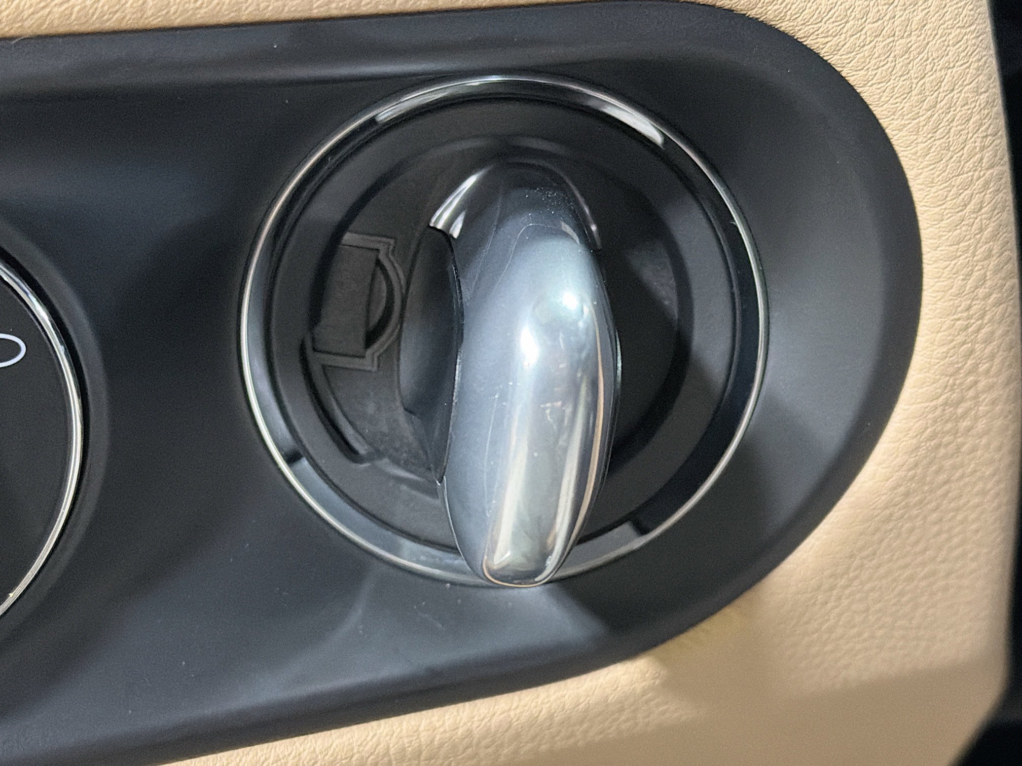 Certified 2025 Porsche Macan image 36