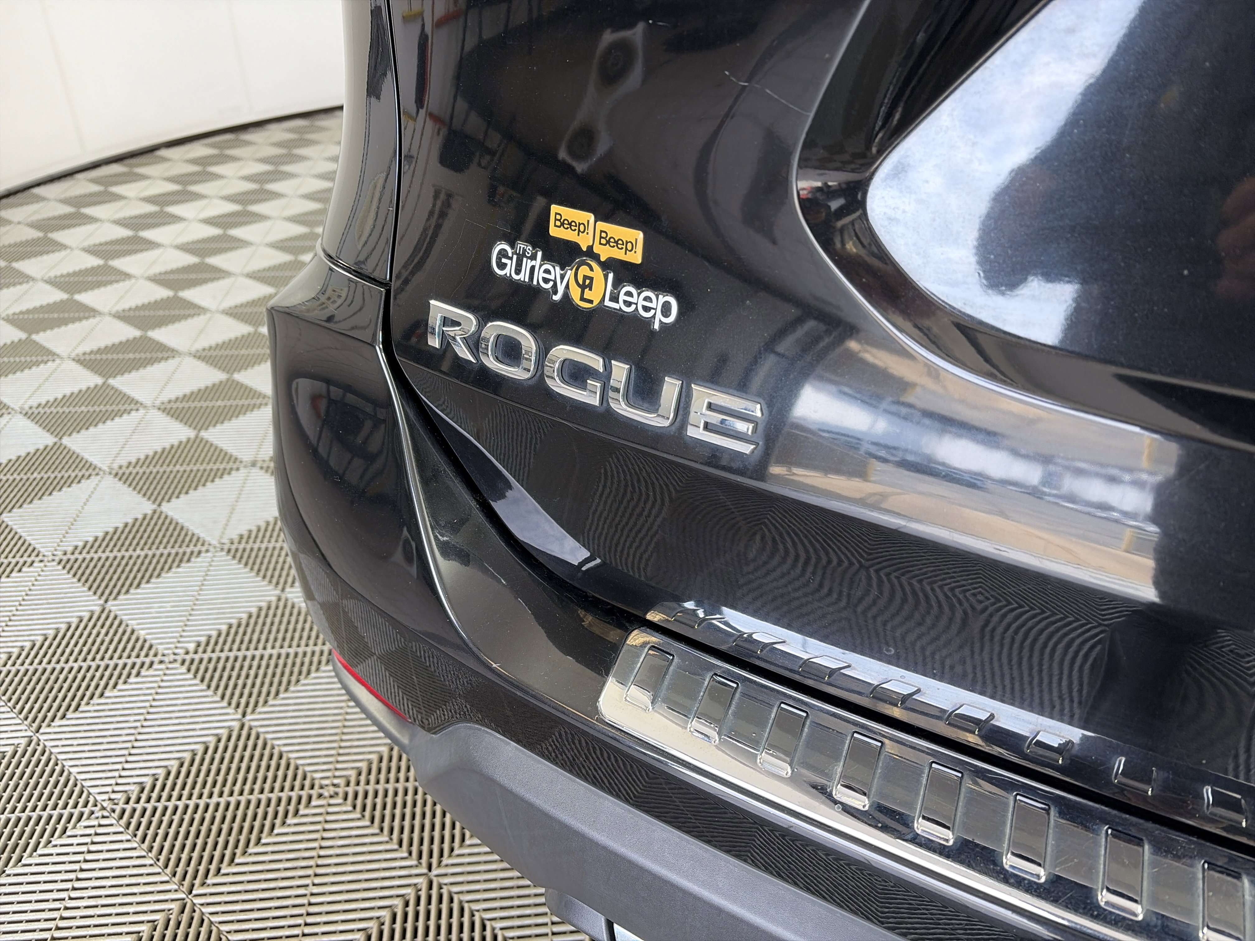 Used 2017 Nissan Rogue SV w/ SV Premium Package image 16