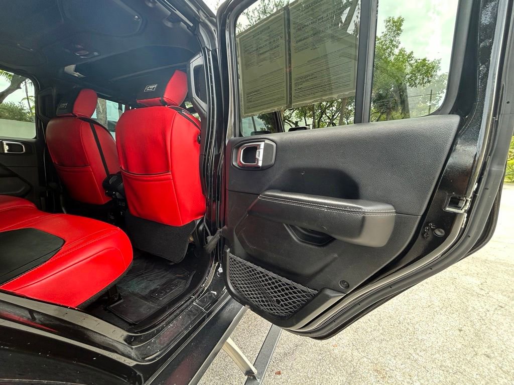 Used 2018 Jeep Wrangler Unlimited Sahara AWD/4WD image 37
