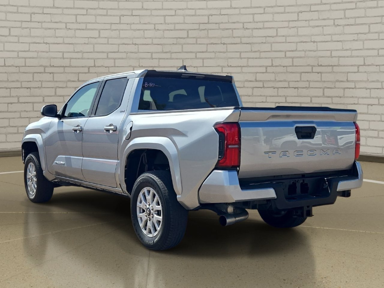 Used 2024 Toyota Tacoma SR5 AWD/4WD image 7