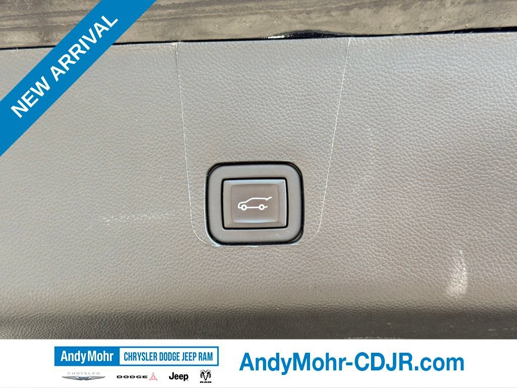 Used 2023 Chevrolet Traverse High Country w/ LPO, Floor Liner Package AWD/4WD image 24