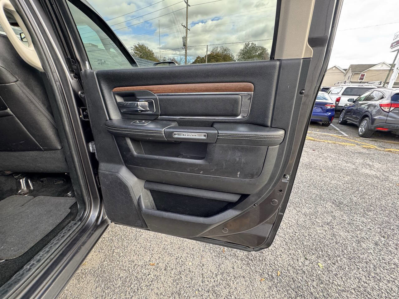 Used 2016 RAM 3500 Laramie image 67