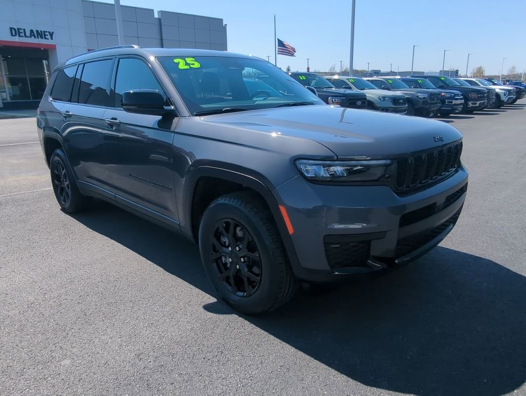 Used 2025 Jeep Grand Cherokee L Laredo AWD/4WD image 2