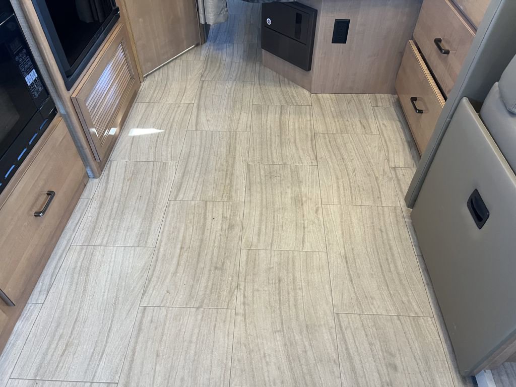 Used 2018 Mercedes-Benz Sprinter 3500 image 42