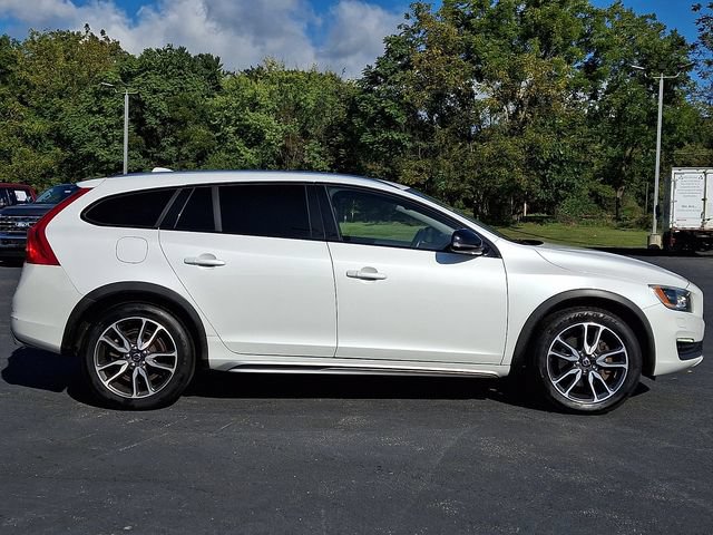 Used 2016 Volvo V60 T5 Cross Country Platinum AWD/4WD image 10