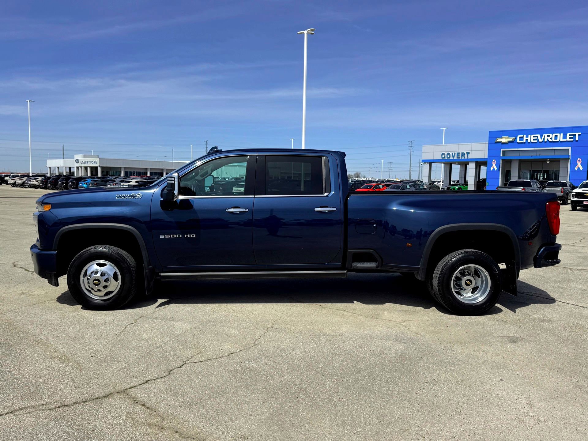 Used 2022 Chevrolet Silverado 3500 High Country w/ Technology Package image 10