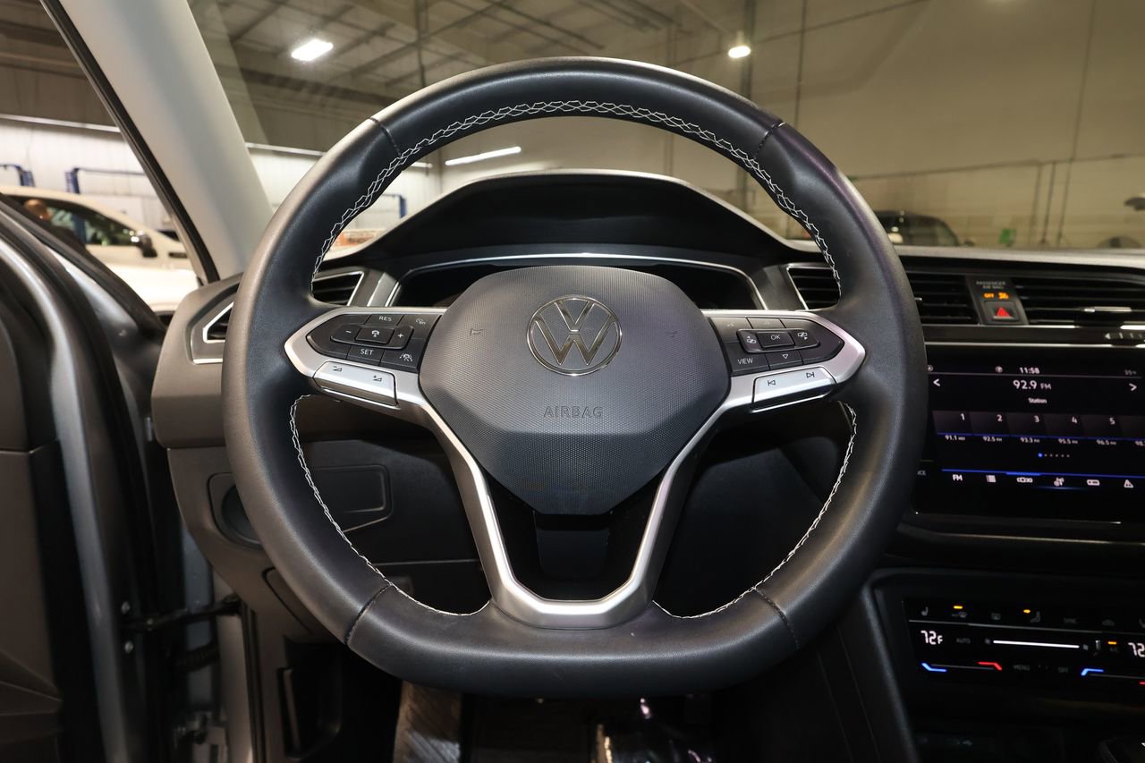 Used 2023 Volkswagen Tiguan SE w/ Panoramic Sunroof Package image 10