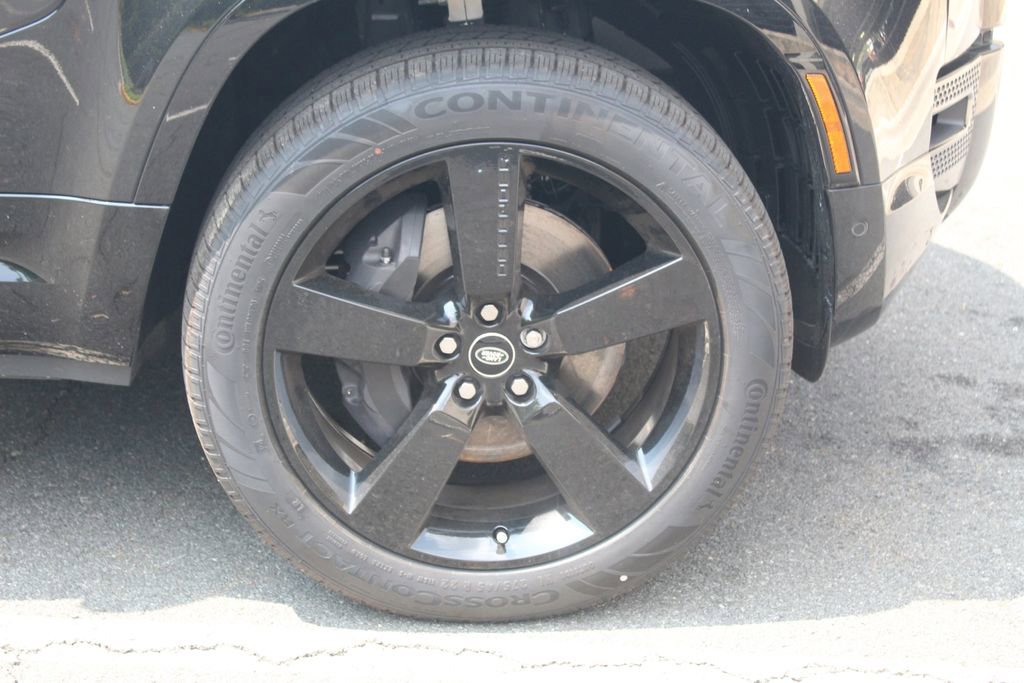 New 2025 Land Rover Defender 130 X-Dynamic SE image 9