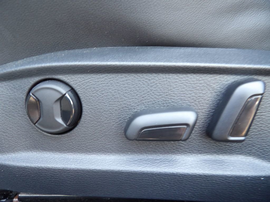 Used 2018 Volkswagen Golf R 4-Door image 13