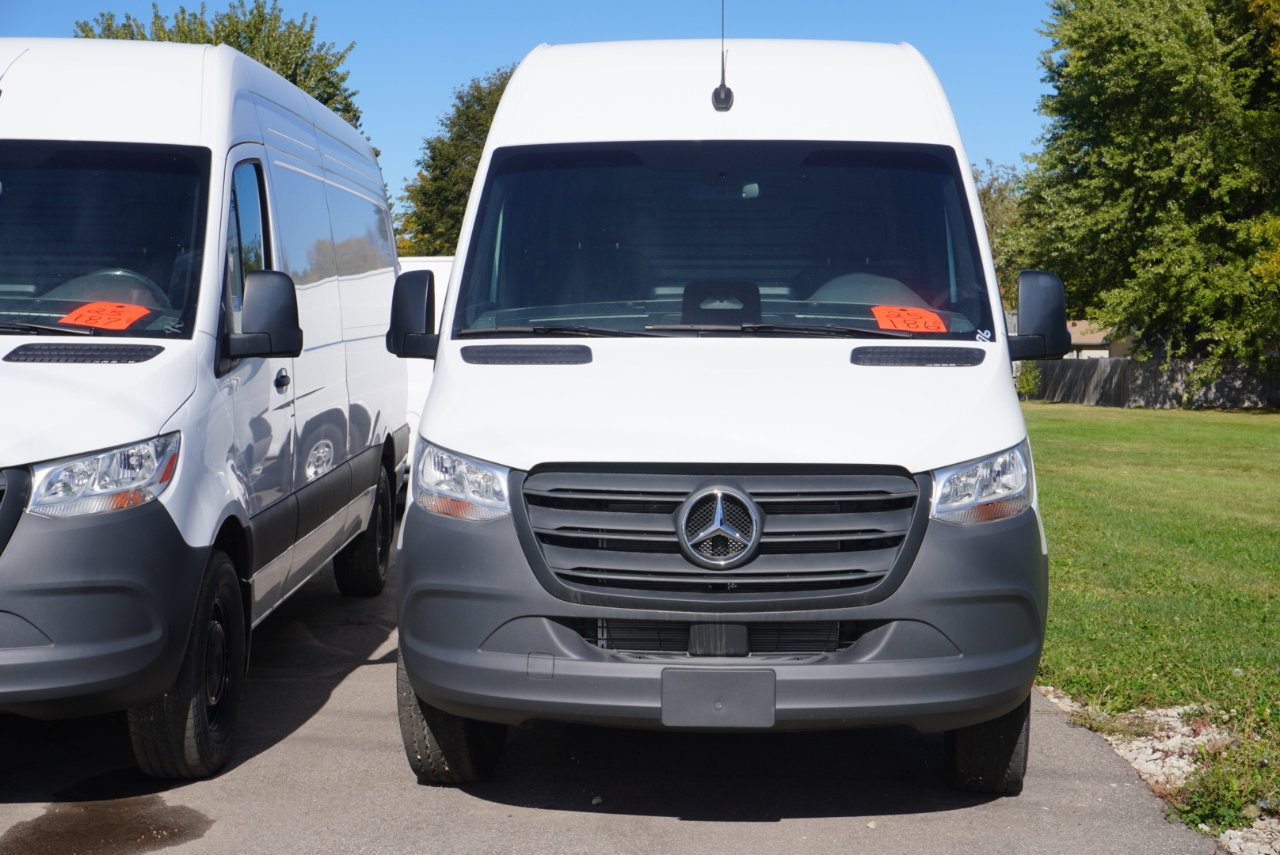 Used 2025 Mercedes-Benz Sprinter 2500 image 3