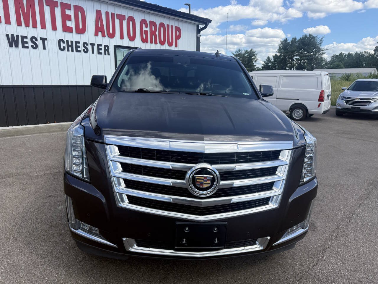 Used 2015 Cadillac Escalade Luxury AWD/4WD image 3