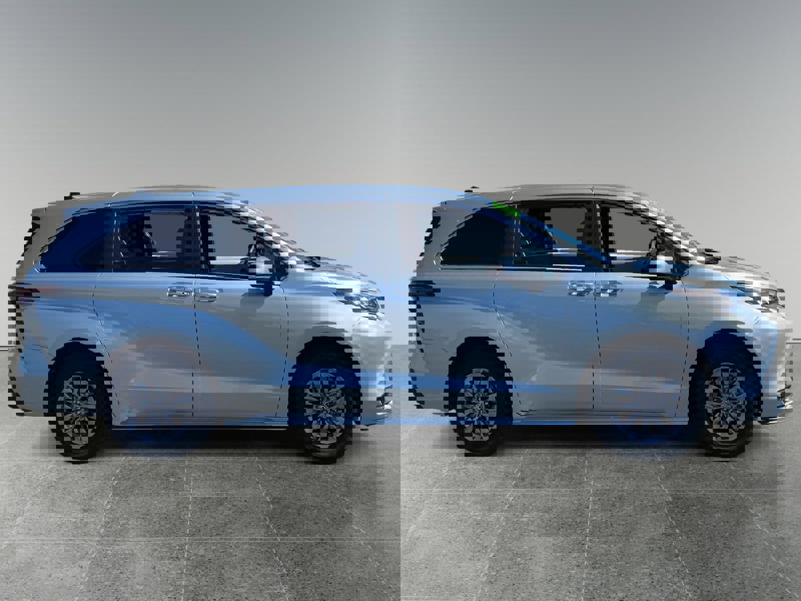 Used 2025 Toyota Sienna LE image 6