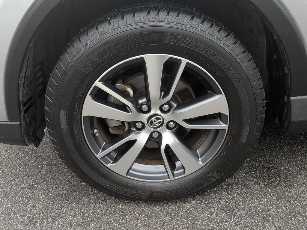 Used 2018 Toyota RAV4 XLE FWD image 20