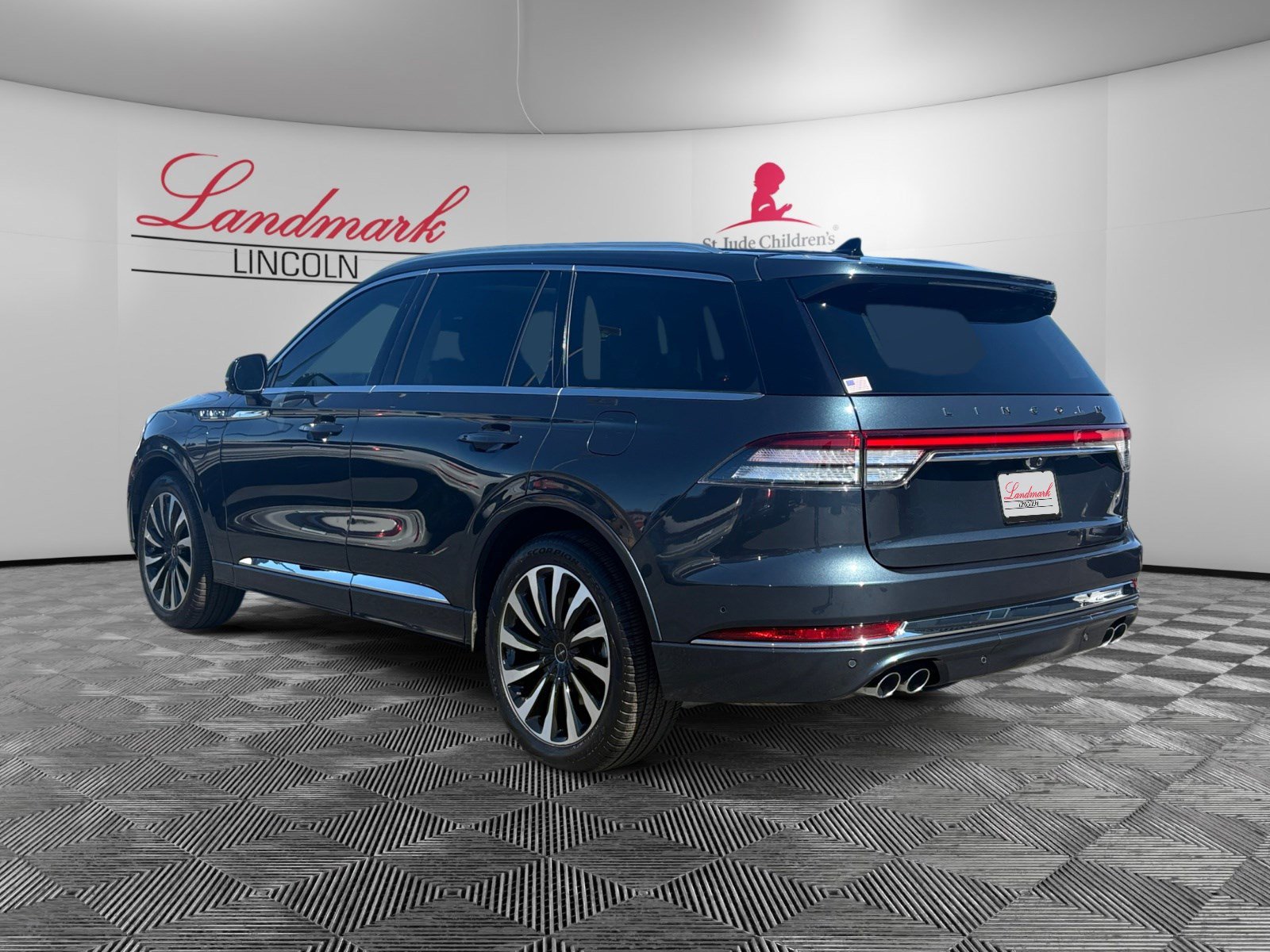 Certified 2023 Lincoln Aviator Black Label Grand Touring w/ Class IV Trailer Tow Package image 3