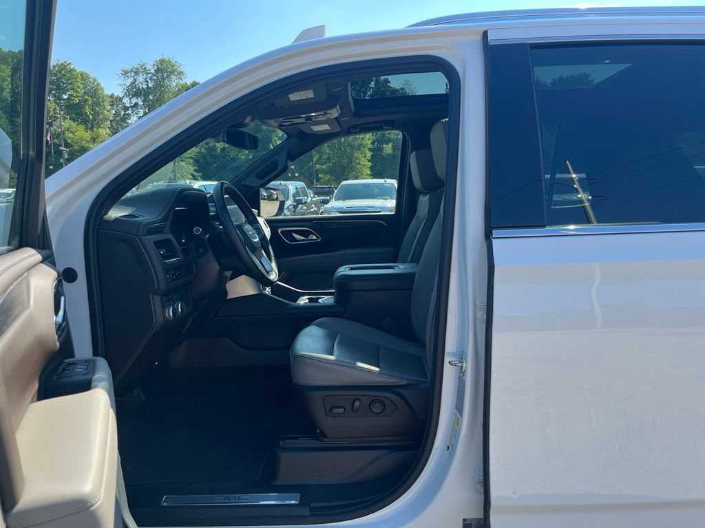 Used 2023 GMC Yukon SLT AWD/4WD image 18