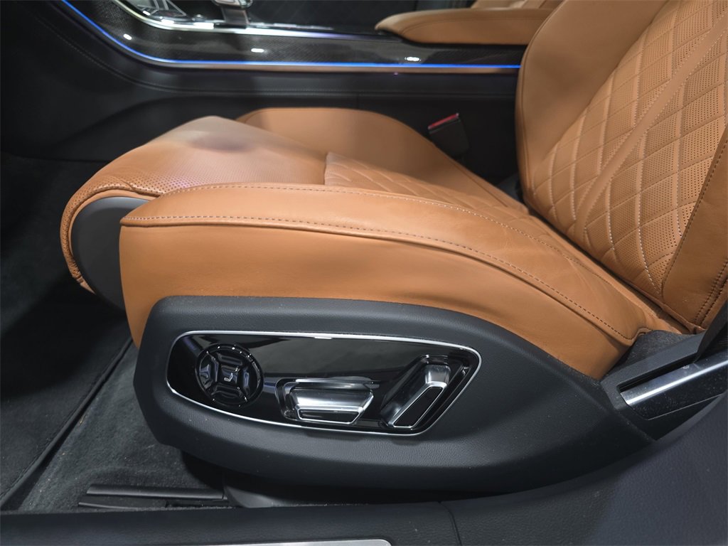 Used 2024 Audi S8 image 27