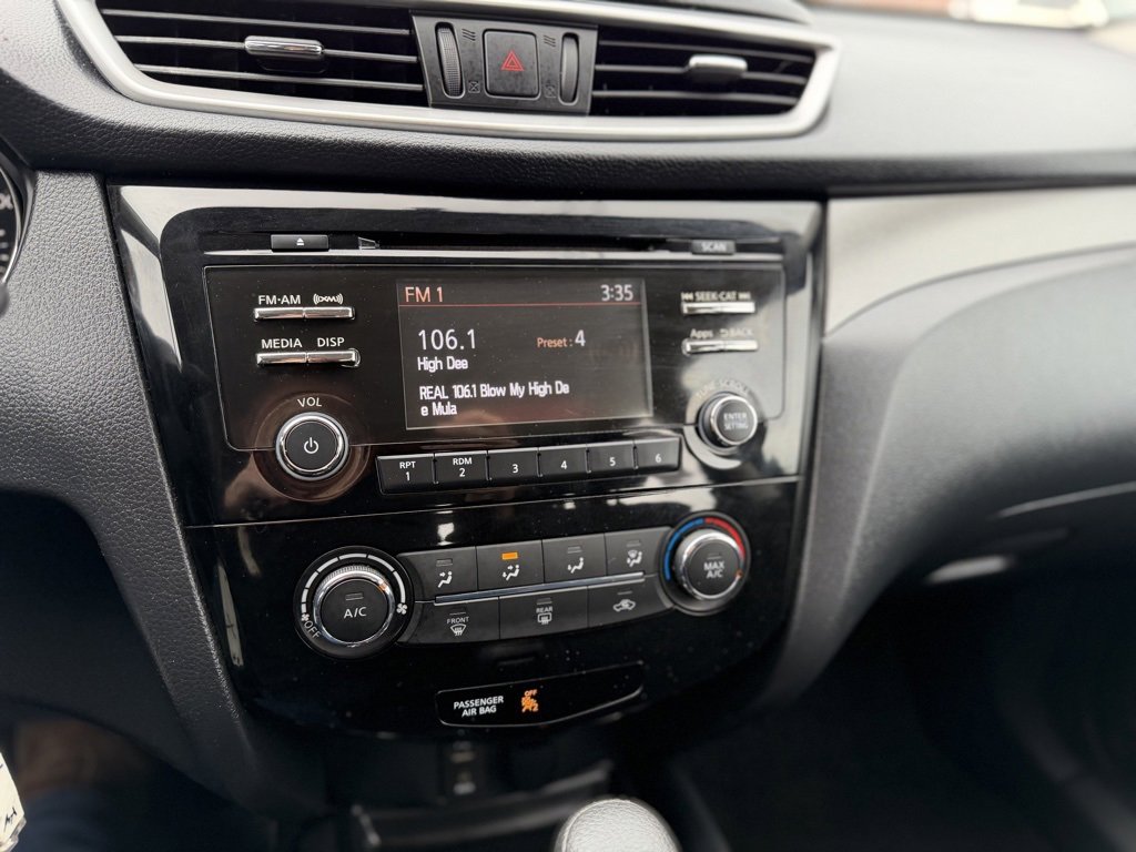 Used 2015 Nissan Rogue S image 16