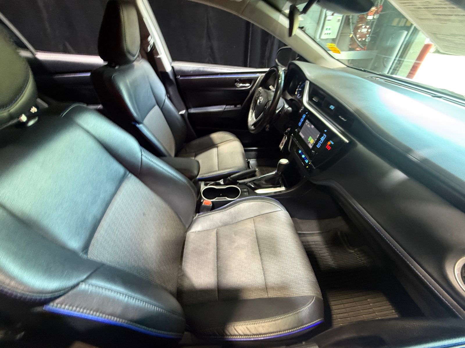 Used 2019 Toyota Corolla SE w/ Carpet Mat Package (TMS) FWD image 19