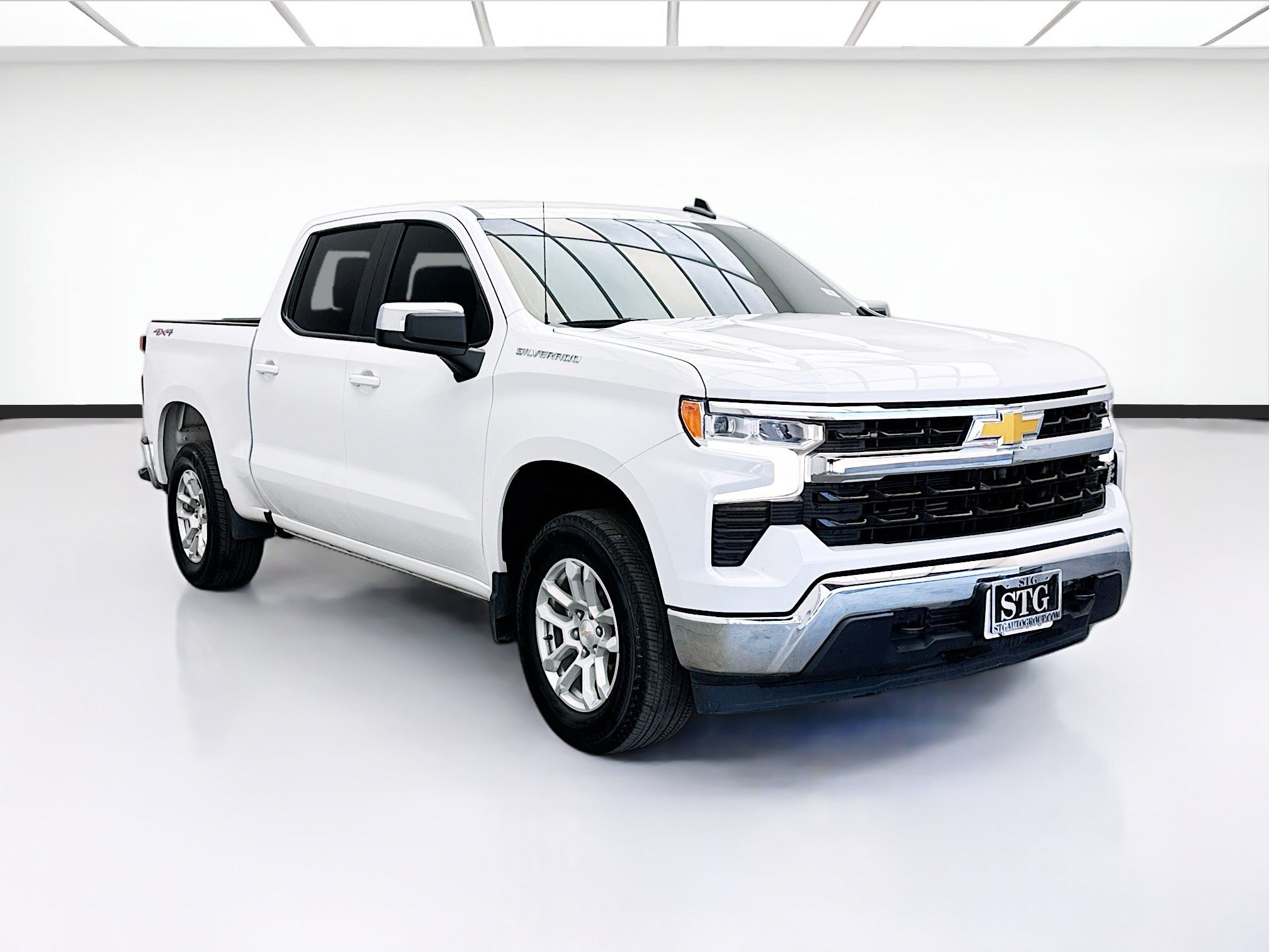 Used 2024 Chevrolet Silverado 1500 LT AWD/4WD image 3