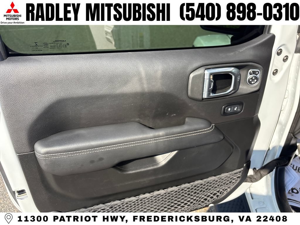 Used 2023 Jeep Wrangler Unlimited Sahara w/ Cold Weather Group AWD/4WD image 8