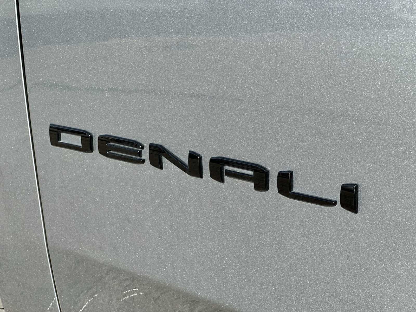 Used 2023 GMC Yukon Denali w/ Advanced Technology Package AWD/4WD image 15