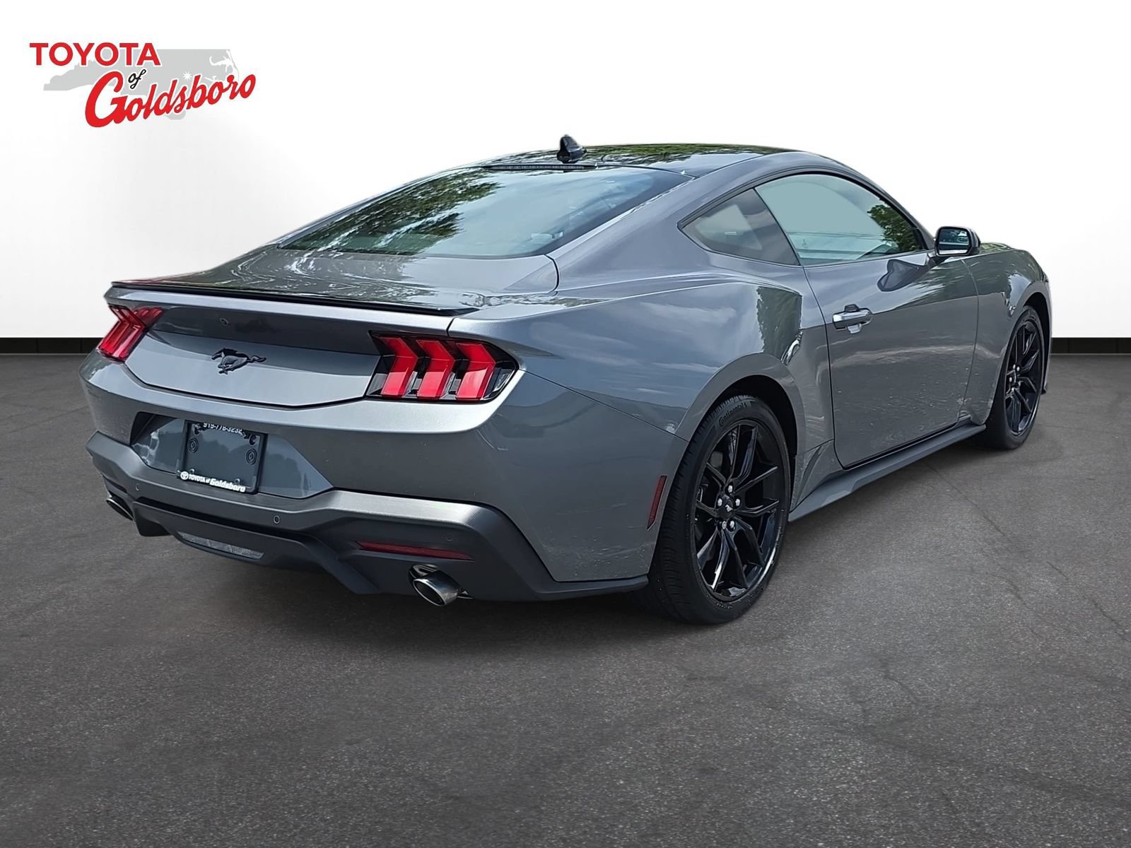 Used 2025 Ford Mustang Coupe RWD image 5