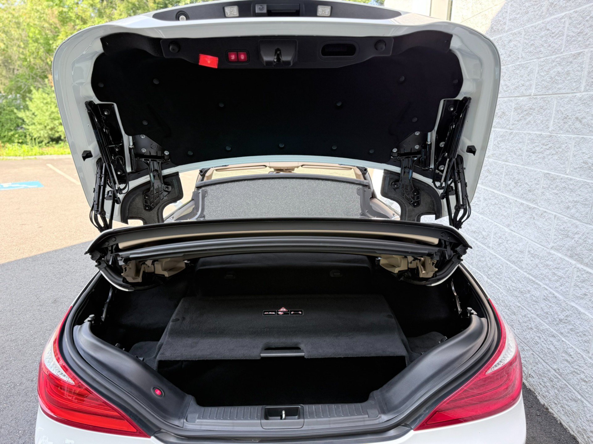 Used 2015 Mercedes-Benz SL 550 image 59